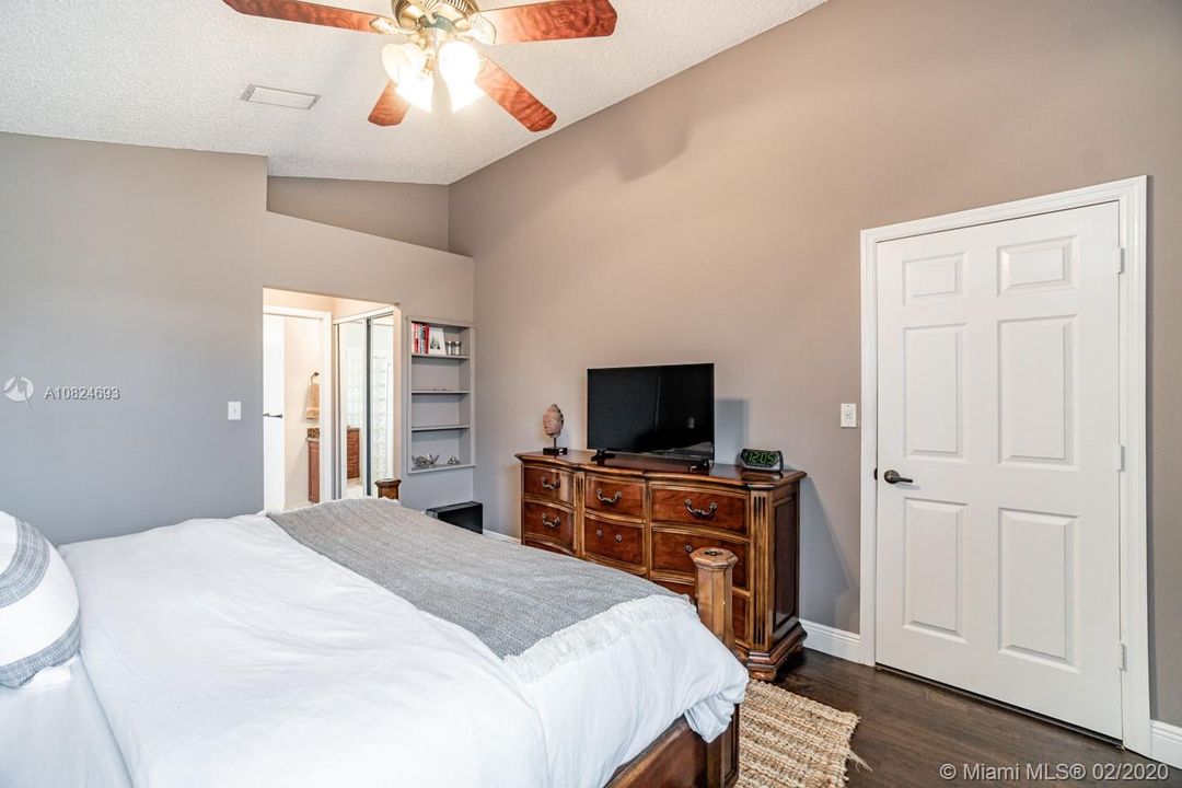 Vendido Recientemente: $309,999 (3 camas, 2 baños, 1382 Pies cuadrados)