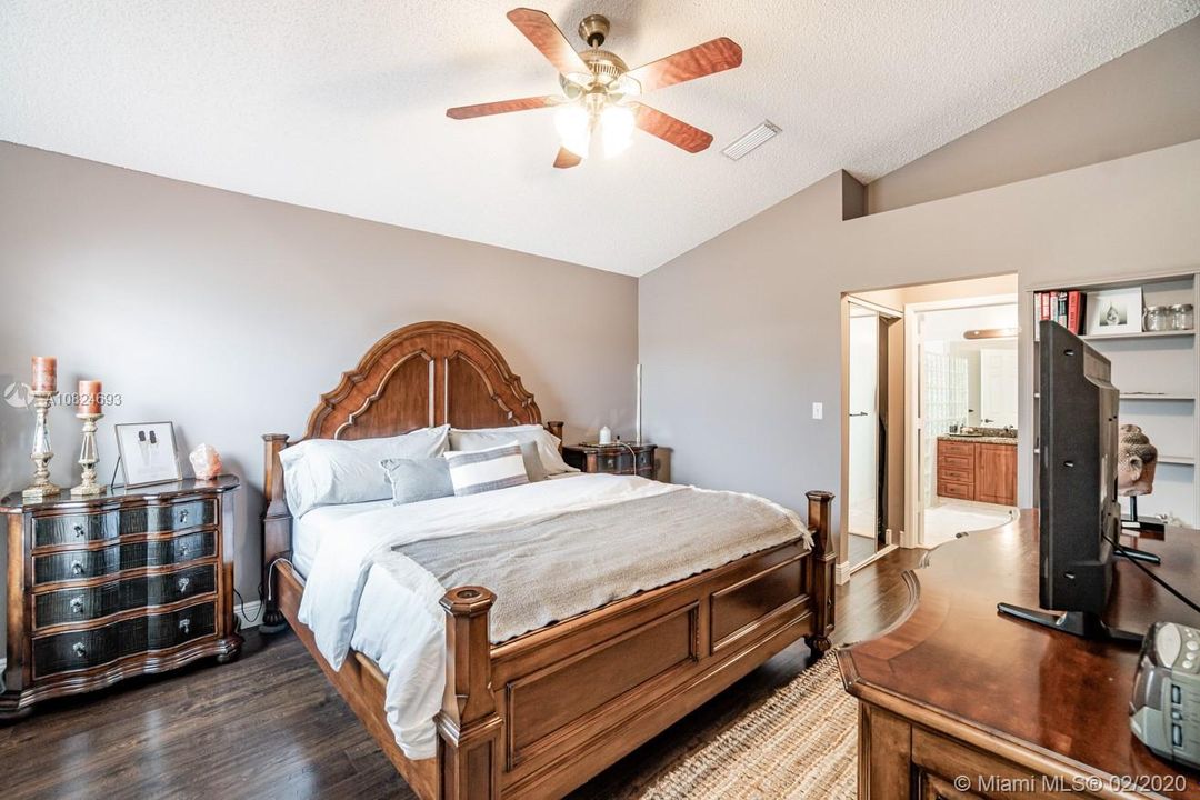 Vendido Recientemente: $309,999 (3 camas, 2 baños, 1382 Pies cuadrados)