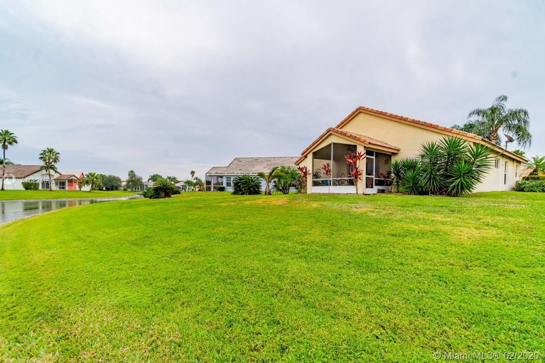 Vendido Recientemente: $309,999 (3 camas, 2 baños, 1382 Pies cuadrados)