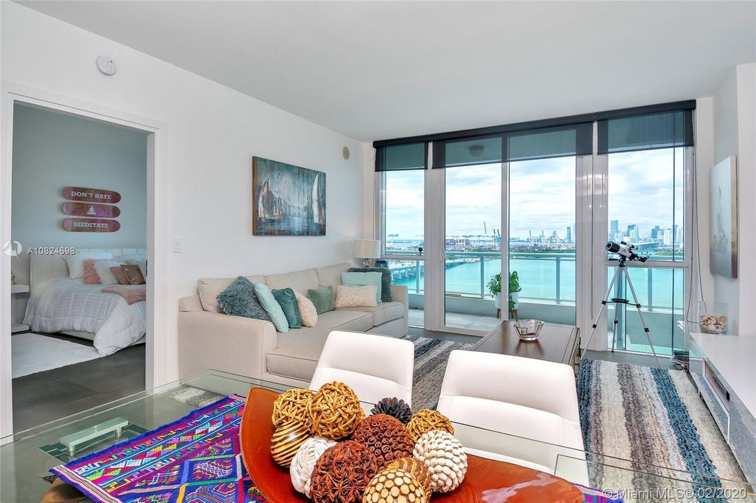 Recently Sold: $599,990 (1 beds, 1 baths, 779 Square Feet)