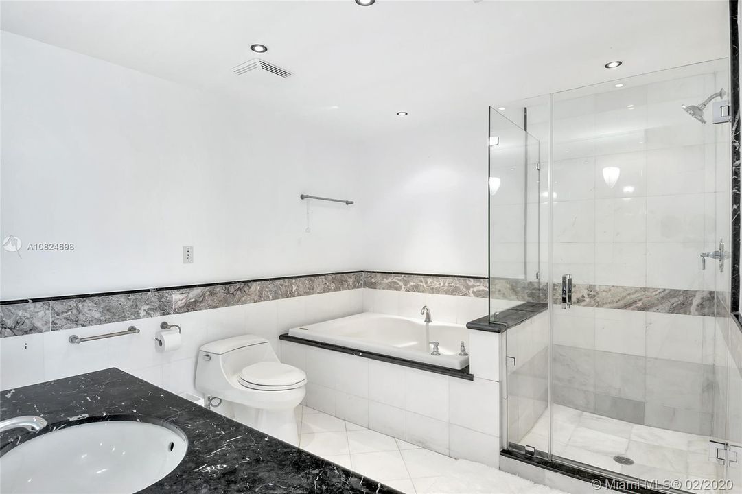 Recently Sold: $599,990 (1 beds, 1 baths, 779 Square Feet)