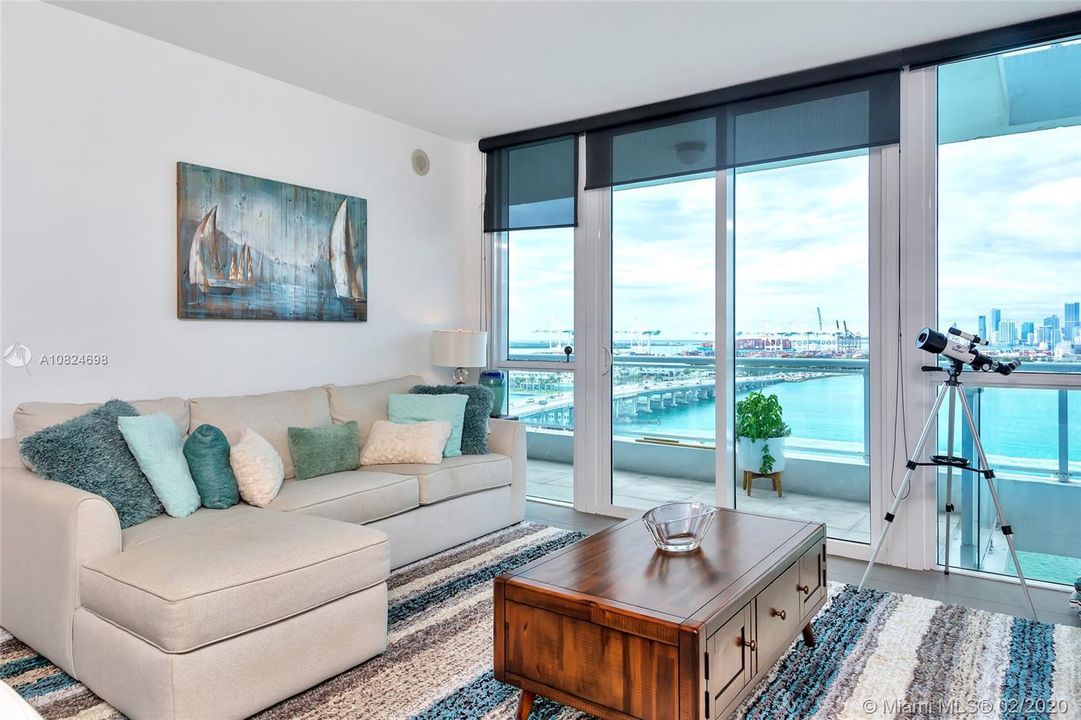 Recently Sold: $599,990 (1 beds, 1 baths, 779 Square Feet)