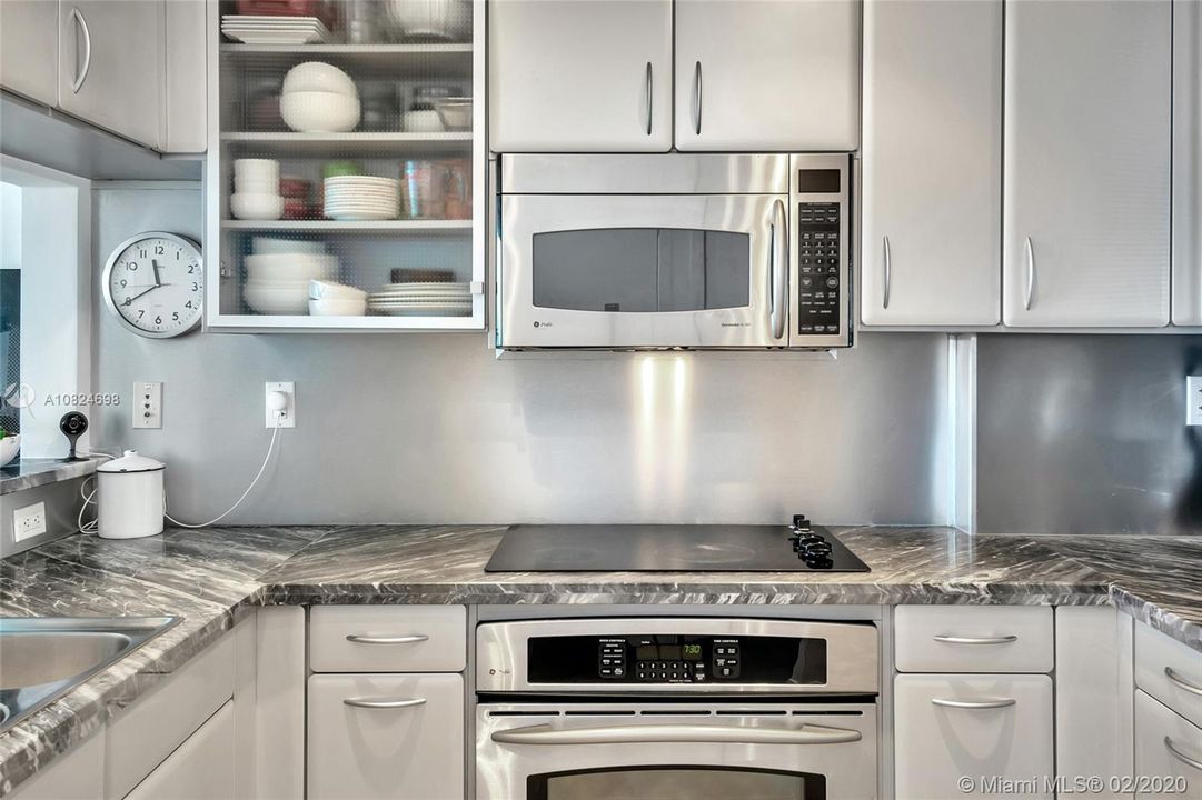 Recently Sold: $599,990 (1 beds, 1 baths, 779 Square Feet)