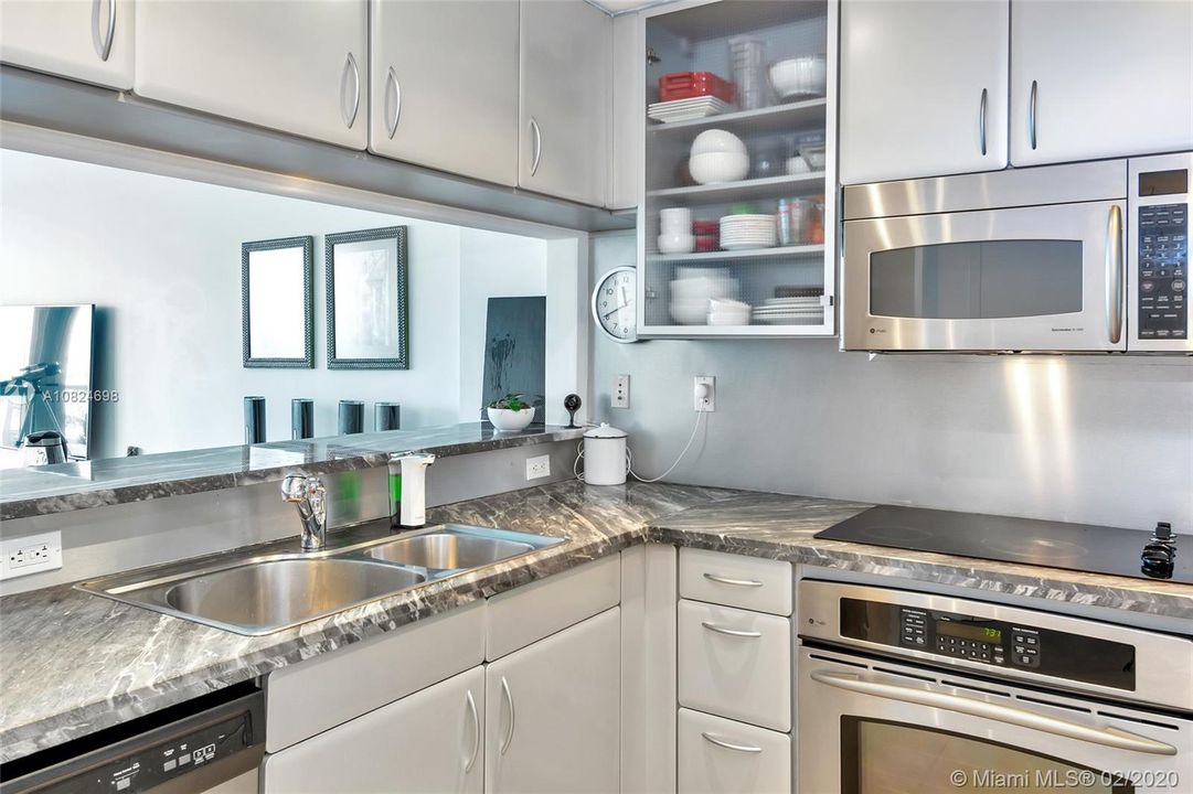 Recently Sold: $599,990 (1 beds, 1 baths, 779 Square Feet)