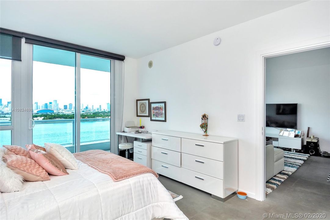 Recently Sold: $599,990 (1 beds, 1 baths, 779 Square Feet)