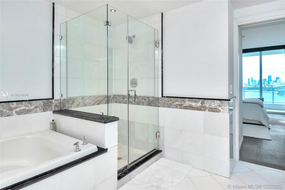Recently Sold: $599,990 (1 beds, 1 baths, 779 Square Feet)