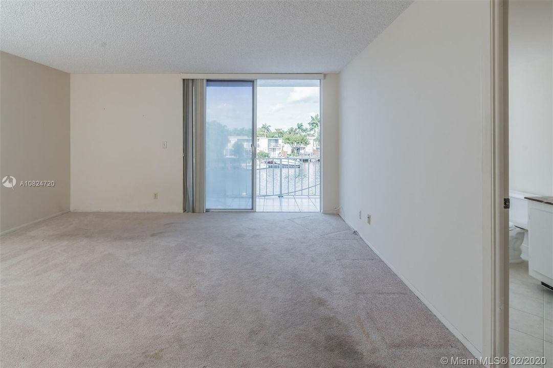 Recently Sold: $395,000 (3 beds, 2 baths, 1804 Square Feet)