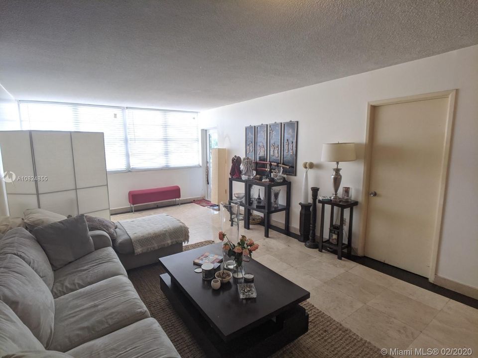 Recently Sold: $105,000 (1 beds, 1 baths, 801 Square Feet)
