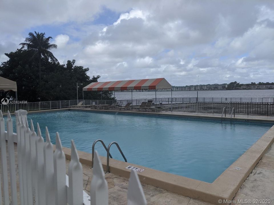 Recently Sold: $105,000 (1 beds, 1 baths, 801 Square Feet)