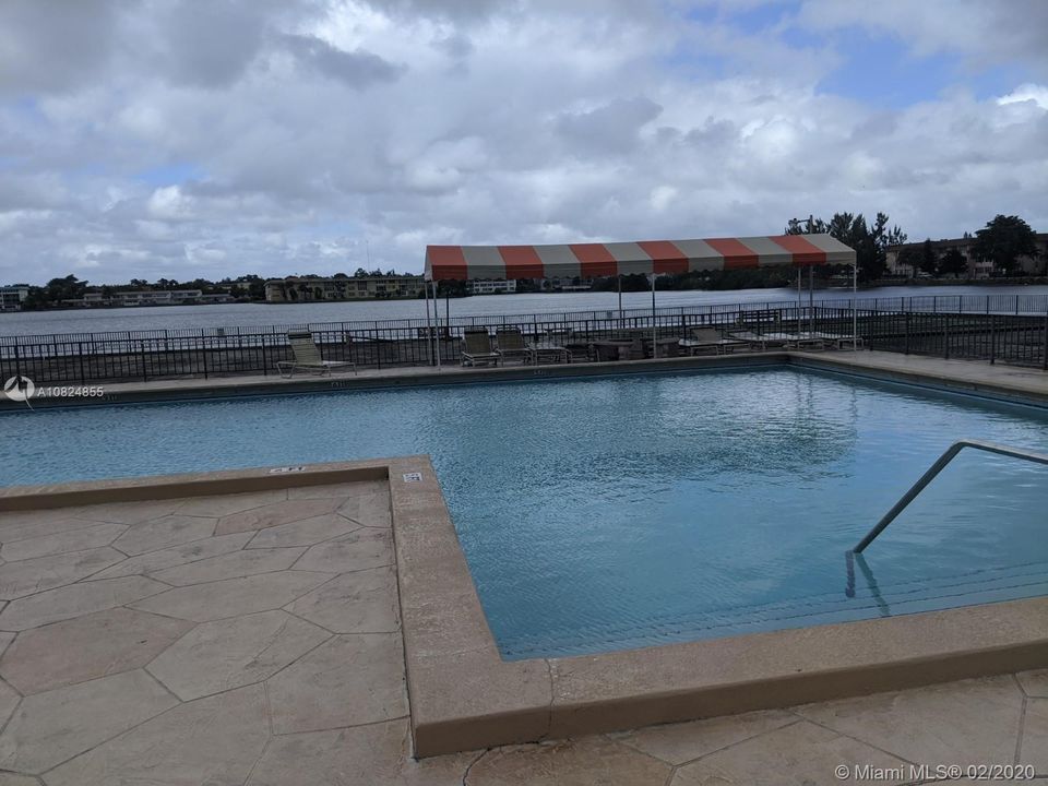 Recently Sold: $105,000 (1 beds, 1 baths, 801 Square Feet)