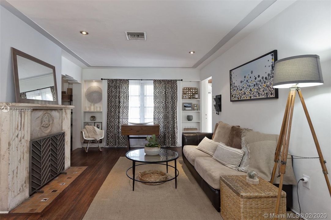 Gorgeous tray ceilings and gleaming hardwood floors.