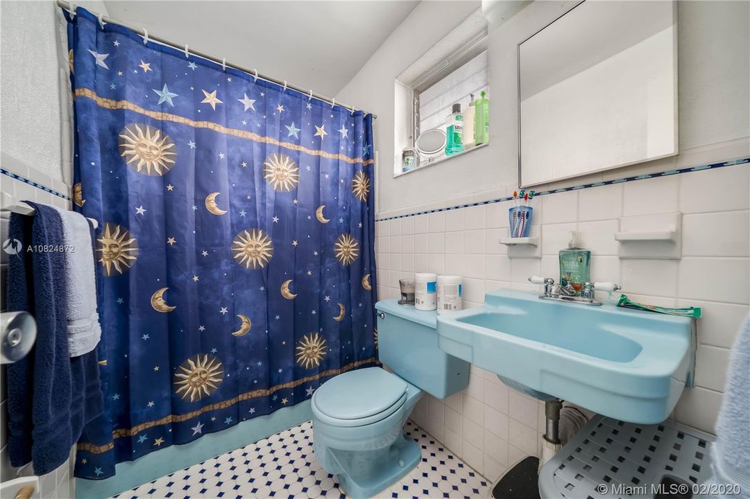 最近售出: $94,900 (1 贝兹, 1 浴室, 700 平方英尺)