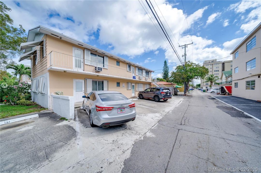 Recently Sold: $94,900 (1 beds, 1 baths, 700 Square Feet)