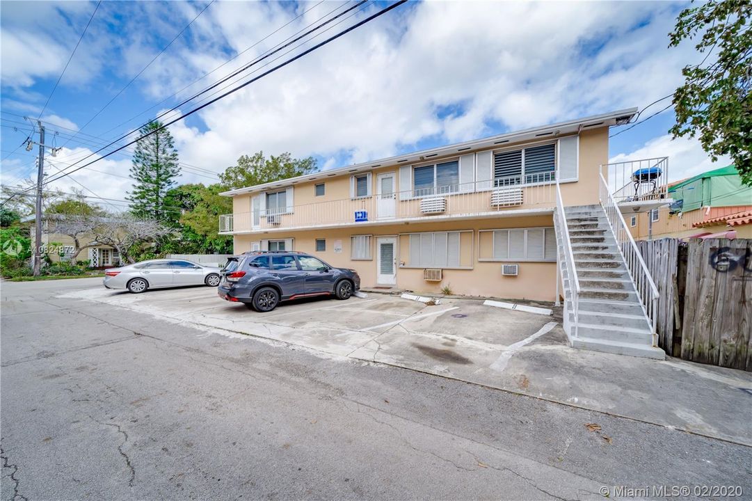 Recently Sold: $94,900 (1 beds, 1 baths, 700 Square Feet)