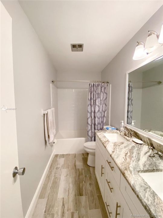 Vendido Recientemente: $340,000 (3 camas, 2 baños, 1950 Pies cuadrados)