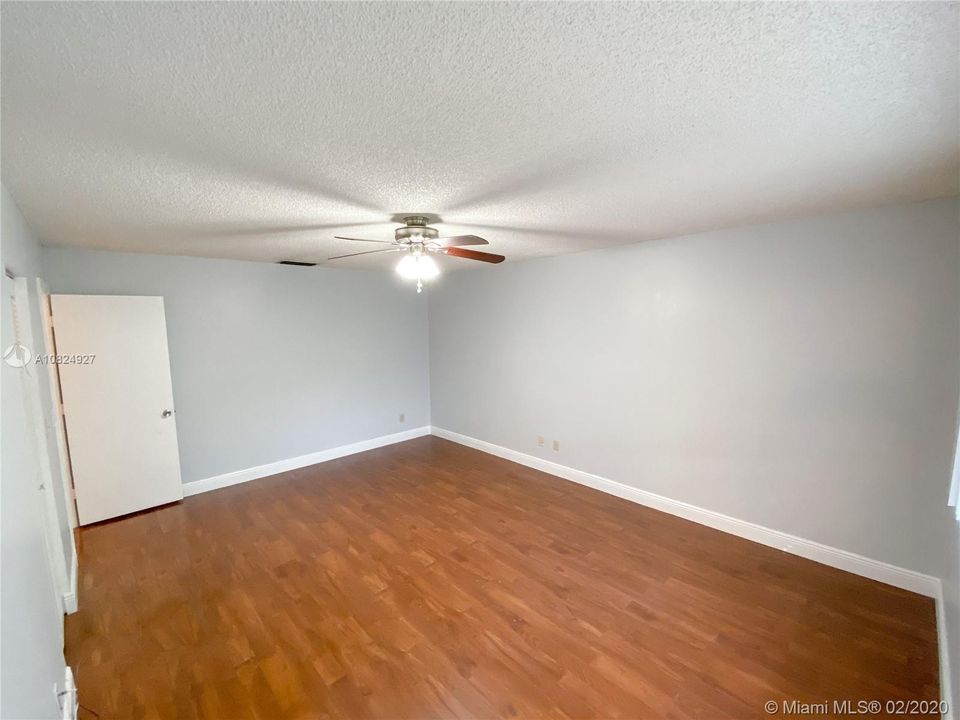 Vendido Recientemente: $340,000 (3 camas, 2 baños, 1950 Pies cuadrados)