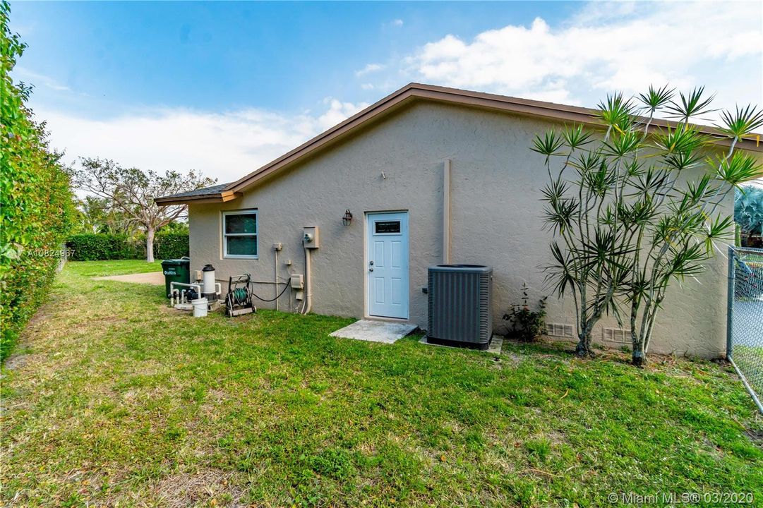 Recently Sold: $359,900 (3 beds, 2 baths, 1891 Square Feet)