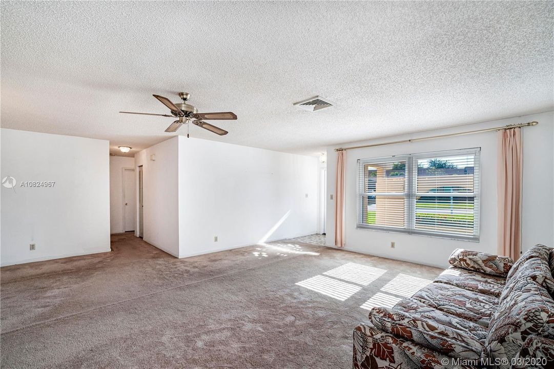 Recently Sold: $359,900 (3 beds, 2 baths, 1891 Square Feet)