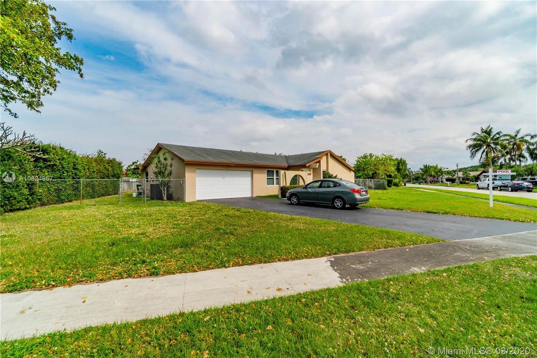 Recently Sold: $359,900 (3 beds, 2 baths, 1891 Square Feet)