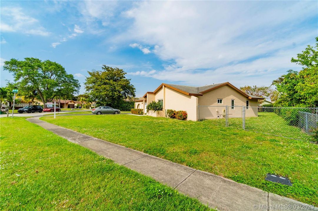 Recently Sold: $359,900 (3 beds, 2 baths, 1891 Square Feet)