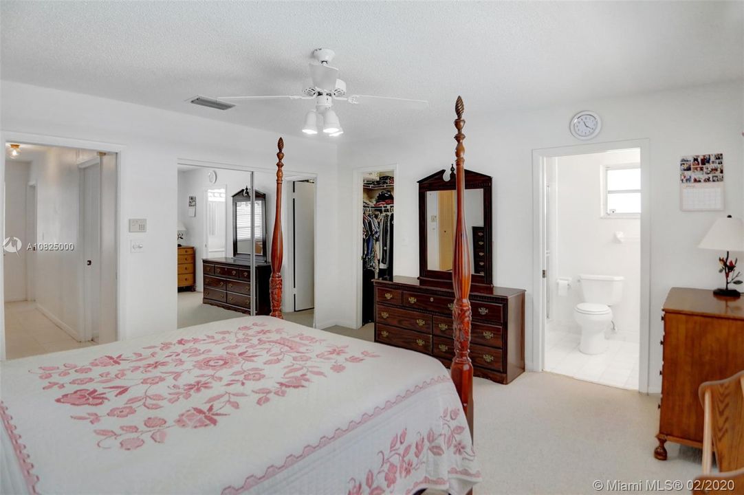 Vendido Recientemente: $415,000 (4 camas, 2 baños, 2137 Pies cuadrados)