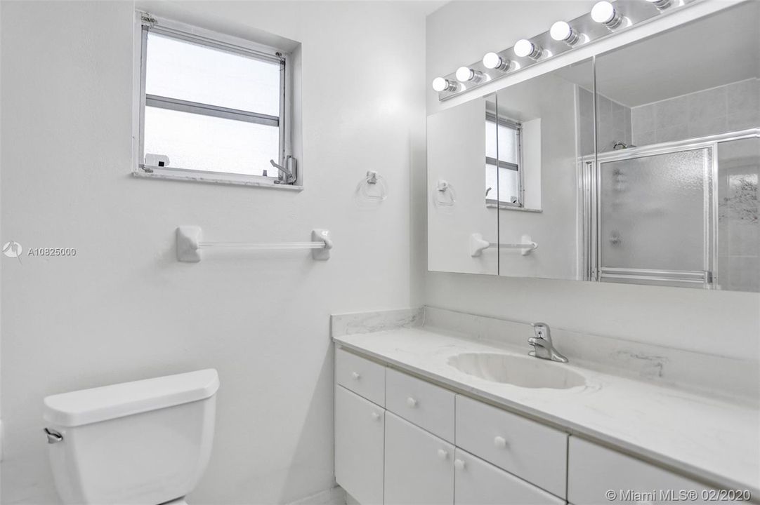 Vendido Recientemente: $415,000 (4 camas, 2 baños, 2137 Pies cuadrados)