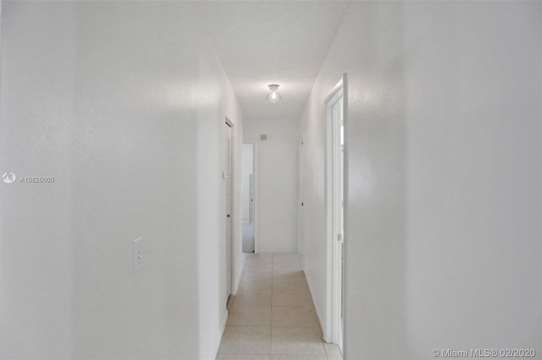 Vendido Recientemente: $415,000 (4 camas, 2 baños, 2137 Pies cuadrados)