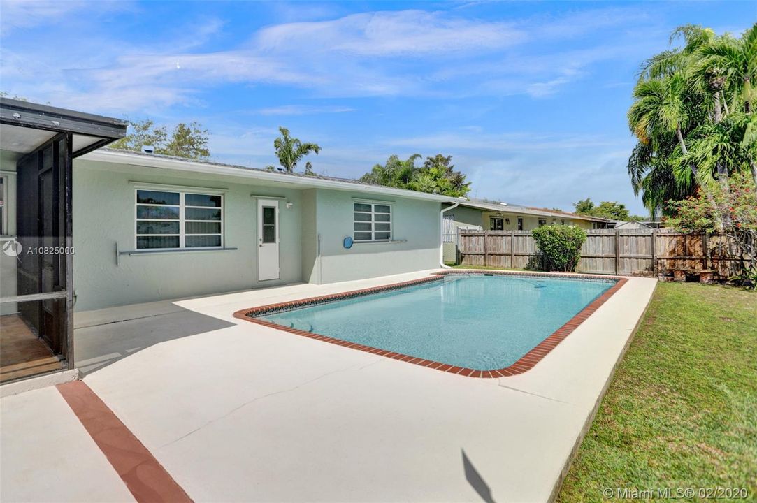 Vendido Recientemente: $415,000 (4 camas, 2 baños, 2137 Pies cuadrados)