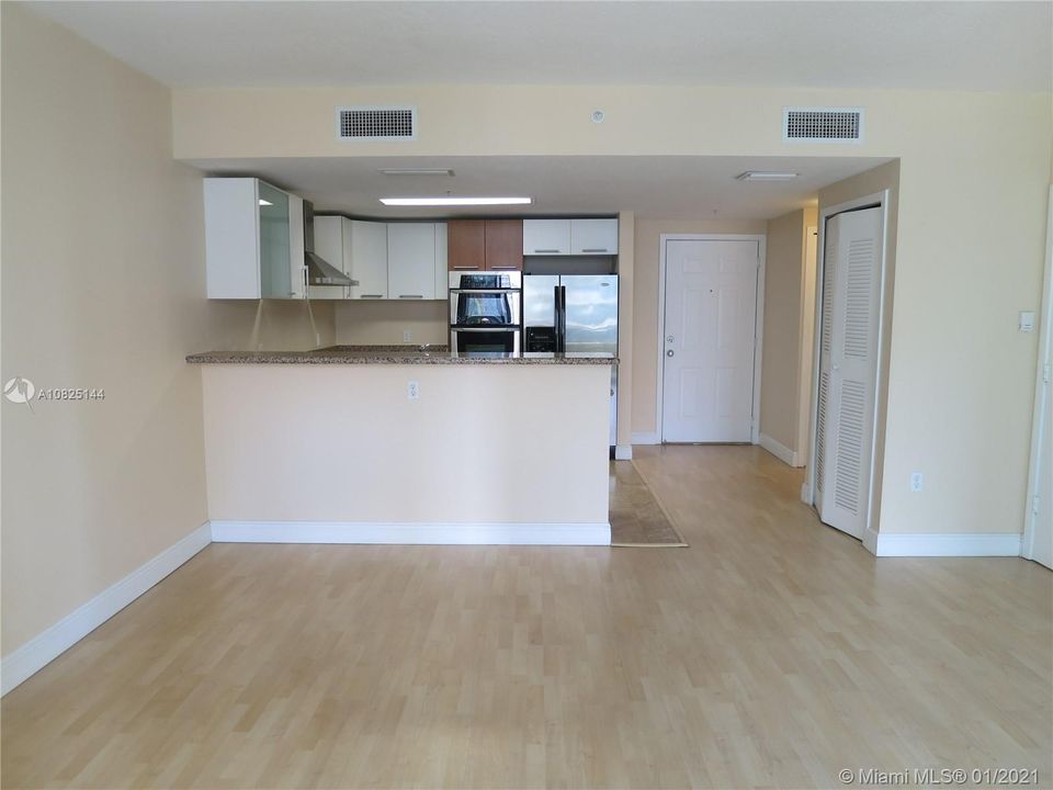 For Sale: $465,000 (1 beds, 1 baths, 630 Square Feet)