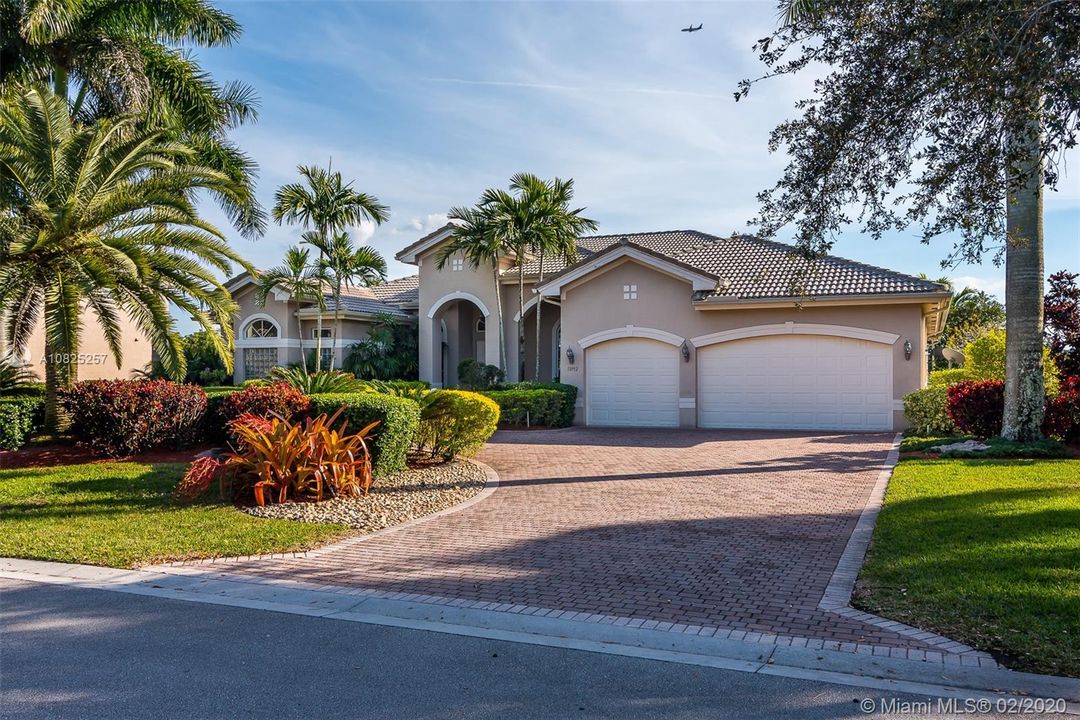 Recently Rented: $7,400 (5 beds, 3 baths, 3550 Square Feet)