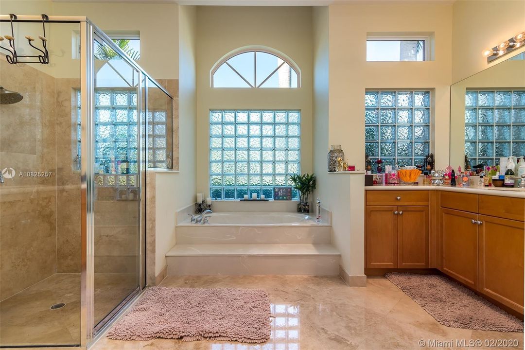 Recently Rented: $7,400 (5 beds, 3 baths, 3550 Square Feet)