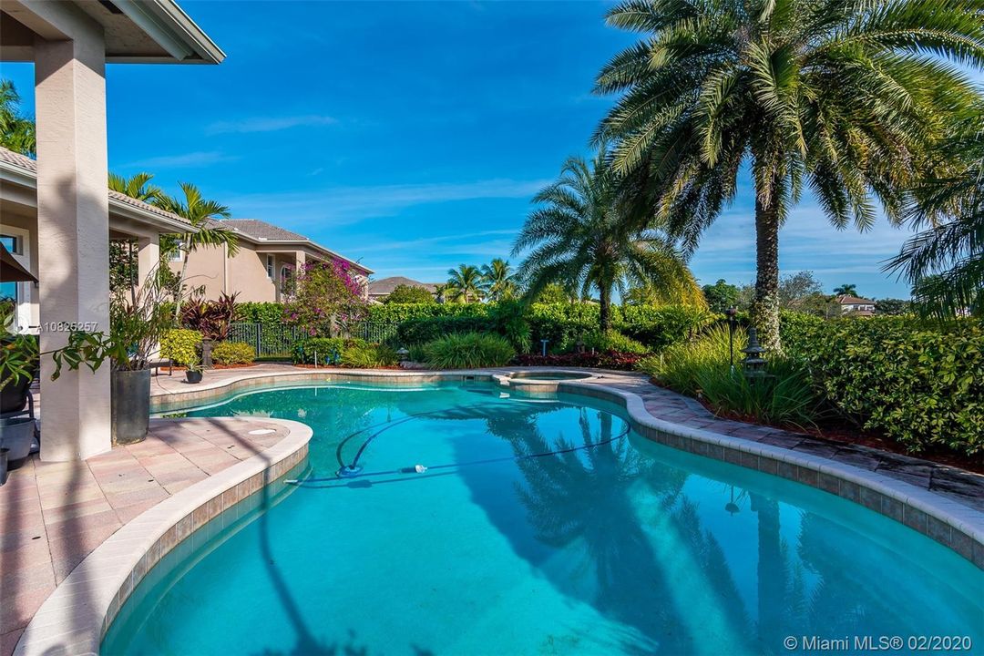 Recently Rented: $7,400 (5 beds, 3 baths, 3550 Square Feet)
