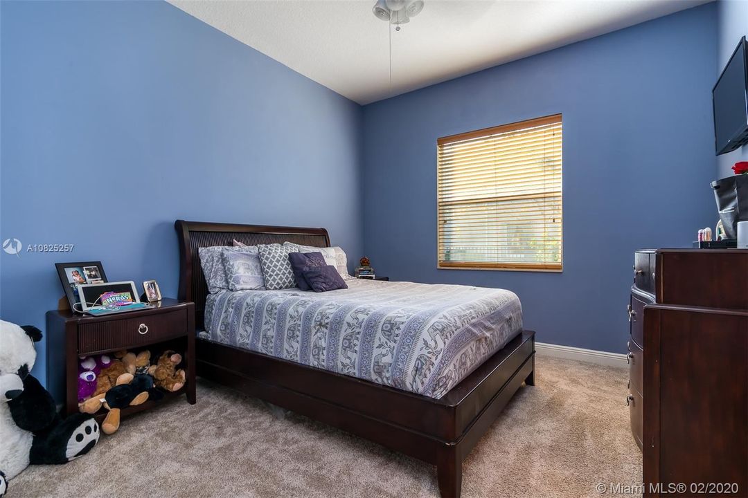 Recently Rented: $7,400 (5 beds, 3 baths, 3550 Square Feet)