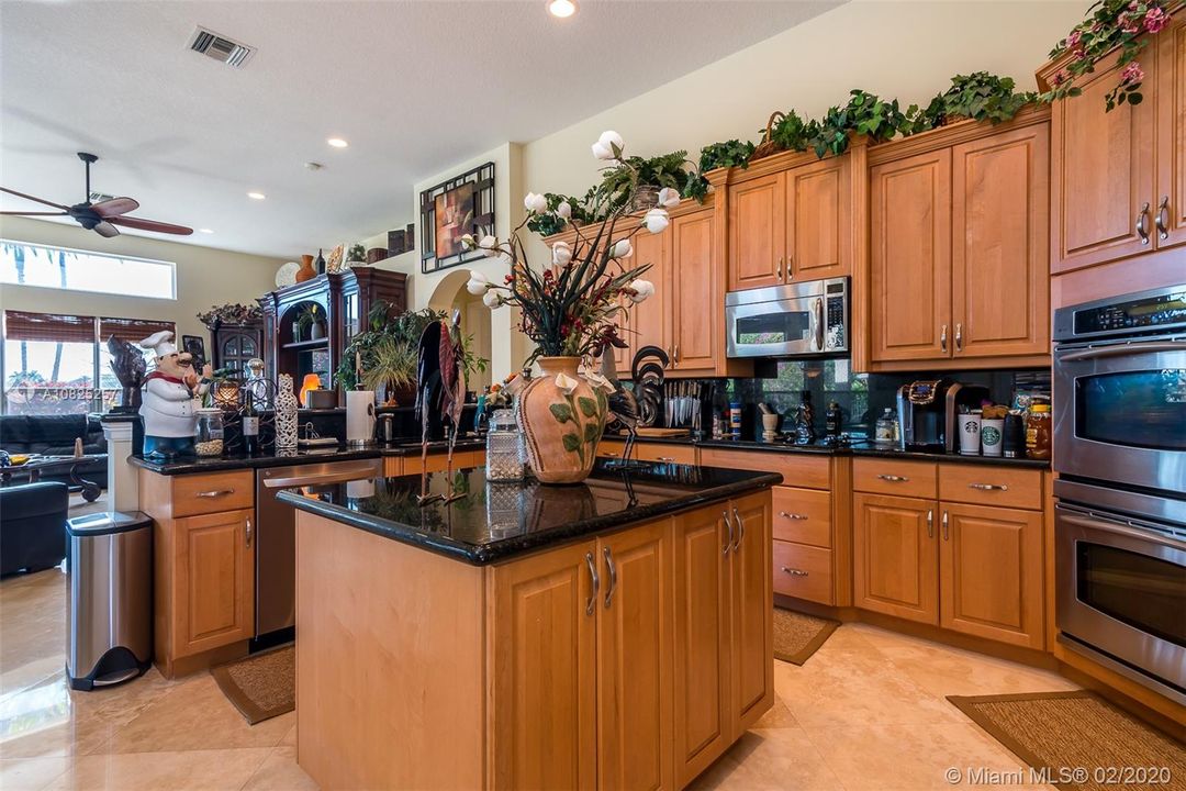 Recently Rented: $7,400 (5 beds, 3 baths, 3550 Square Feet)