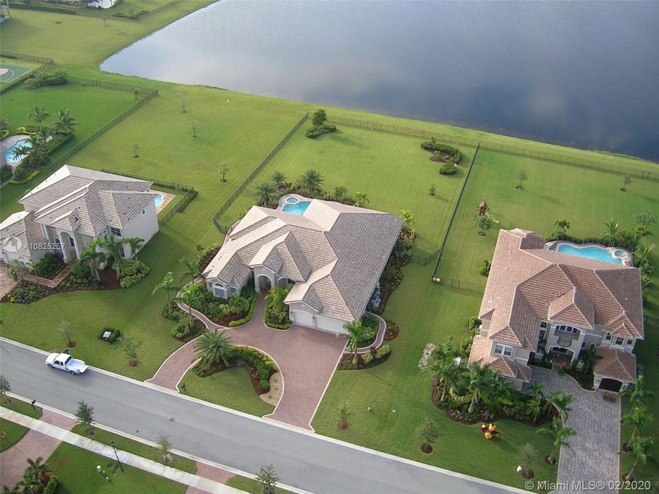 Recently Rented: $7,400 (5 beds, 3 baths, 3550 Square Feet)