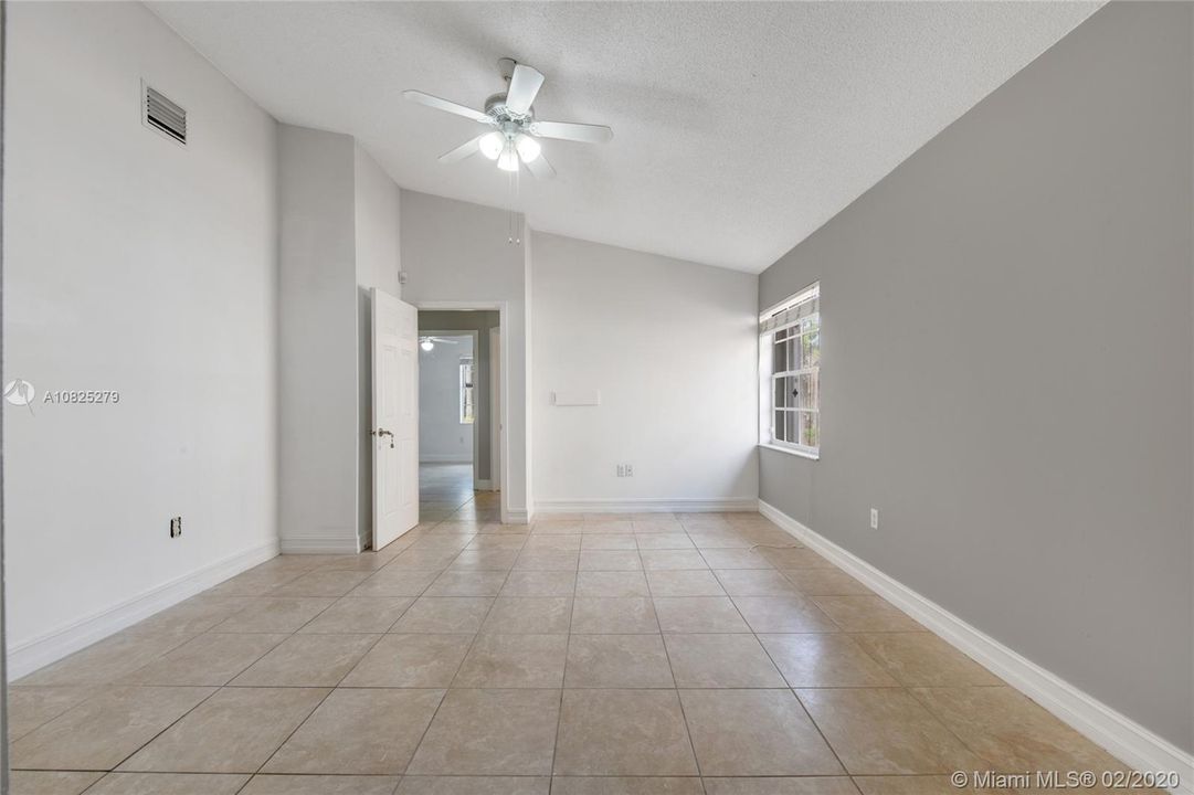 Recently Sold: $349,900 (3 beds, 2 baths, 1464 Square Feet)