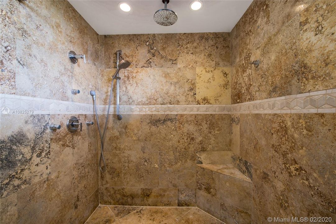 Recently Sold: $349,900 (3 beds, 2 baths, 1464 Square Feet)
