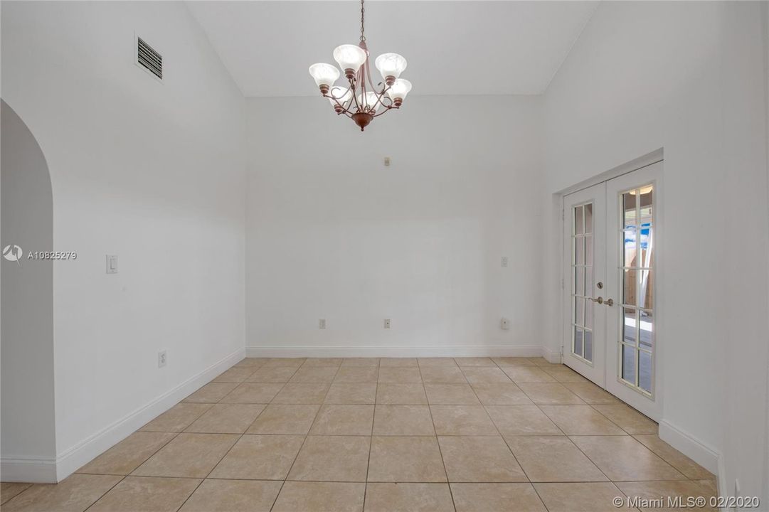 Recently Sold: $349,900 (3 beds, 2 baths, 1464 Square Feet)