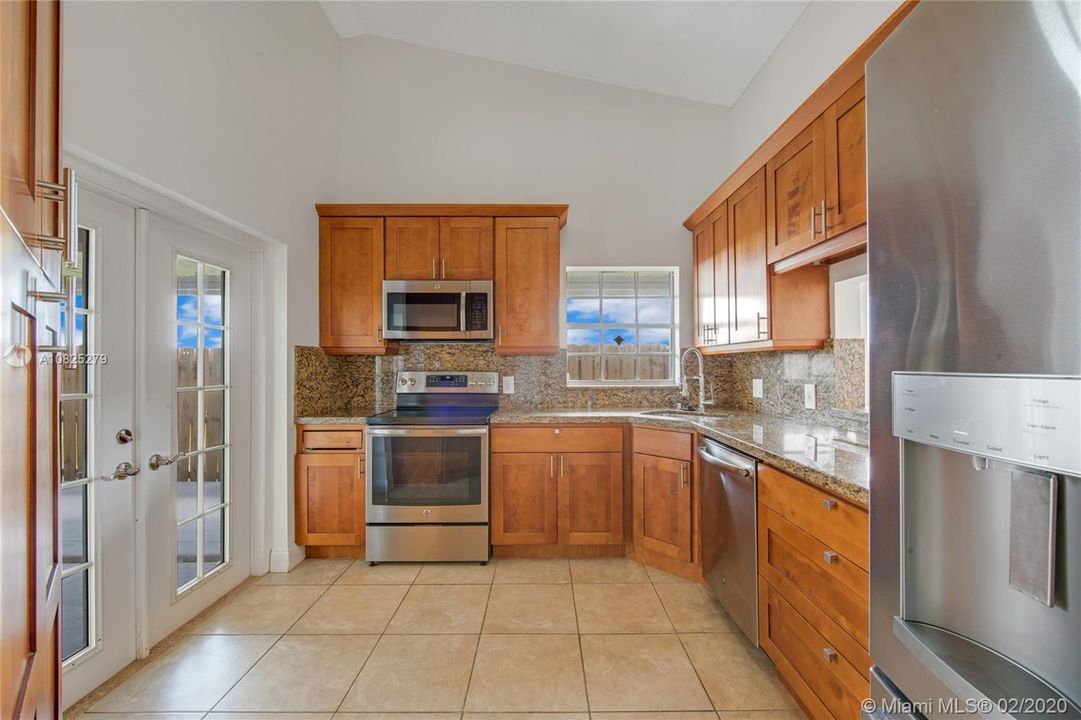 Recently Sold: $349,900 (3 beds, 2 baths, 1464 Square Feet)