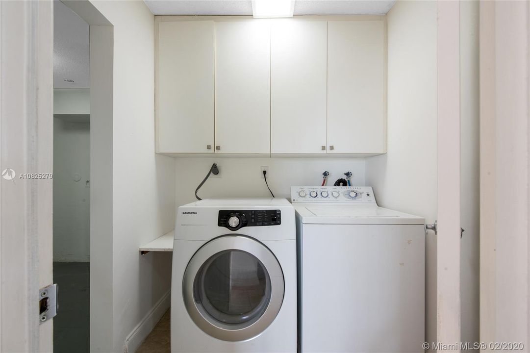 Recently Sold: $349,900 (3 beds, 2 baths, 1464 Square Feet)