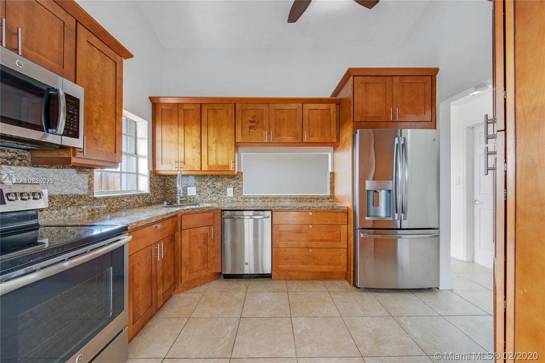 Recently Sold: $349,900 (3 beds, 2 baths, 1464 Square Feet)