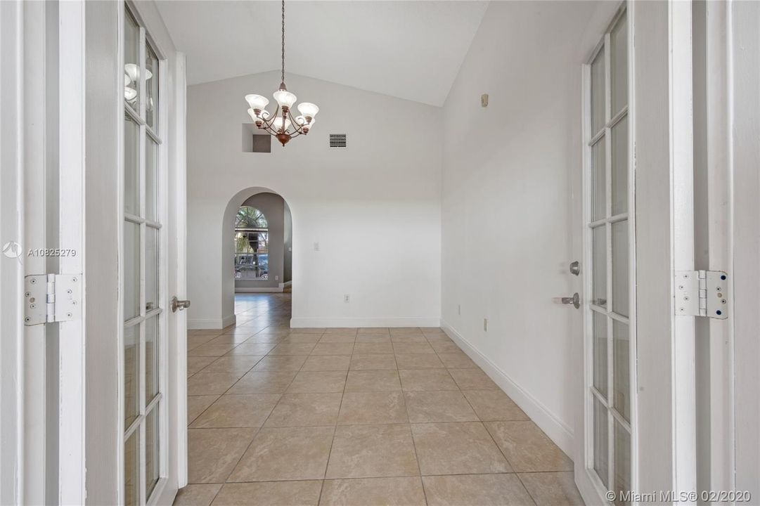Recently Sold: $349,900 (3 beds, 2 baths, 1464 Square Feet)
