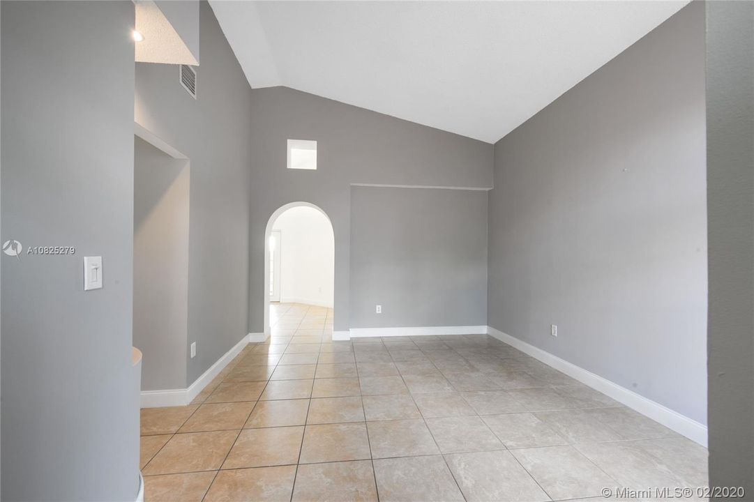 Recently Sold: $349,900 (3 beds, 2 baths, 1464 Square Feet)
