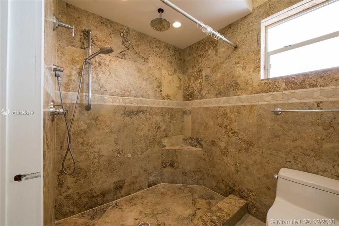 Recently Sold: $349,900 (3 beds, 2 baths, 1464 Square Feet)