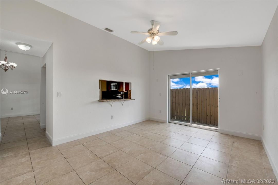Recently Sold: $349,900 (3 beds, 2 baths, 1464 Square Feet)