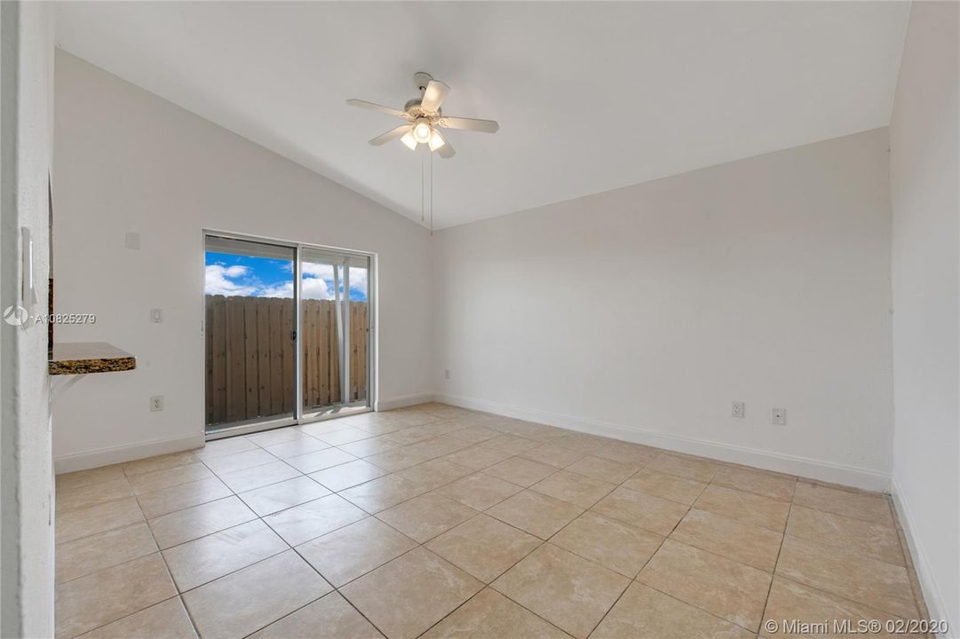 Recently Sold: $349,900 (3 beds, 2 baths, 1464 Square Feet)