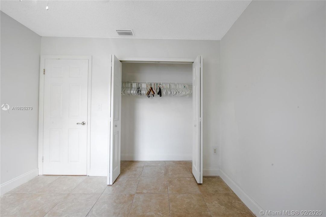 Recently Sold: $349,900 (3 beds, 2 baths, 1464 Square Feet)