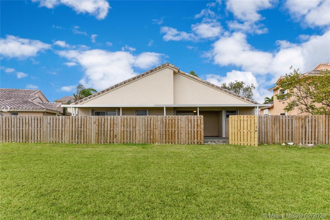 Recently Sold: $349,900 (3 beds, 2 baths, 1464 Square Feet)