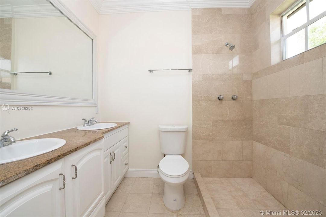 Недавно продано: $339,000 (4 спален, 3 ванн, 1641 Квадратных фут)