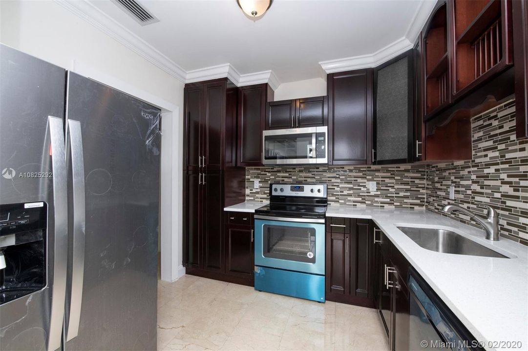 Недавно продано: $339,000 (4 спален, 3 ванн, 1641 Квадратных фут)
